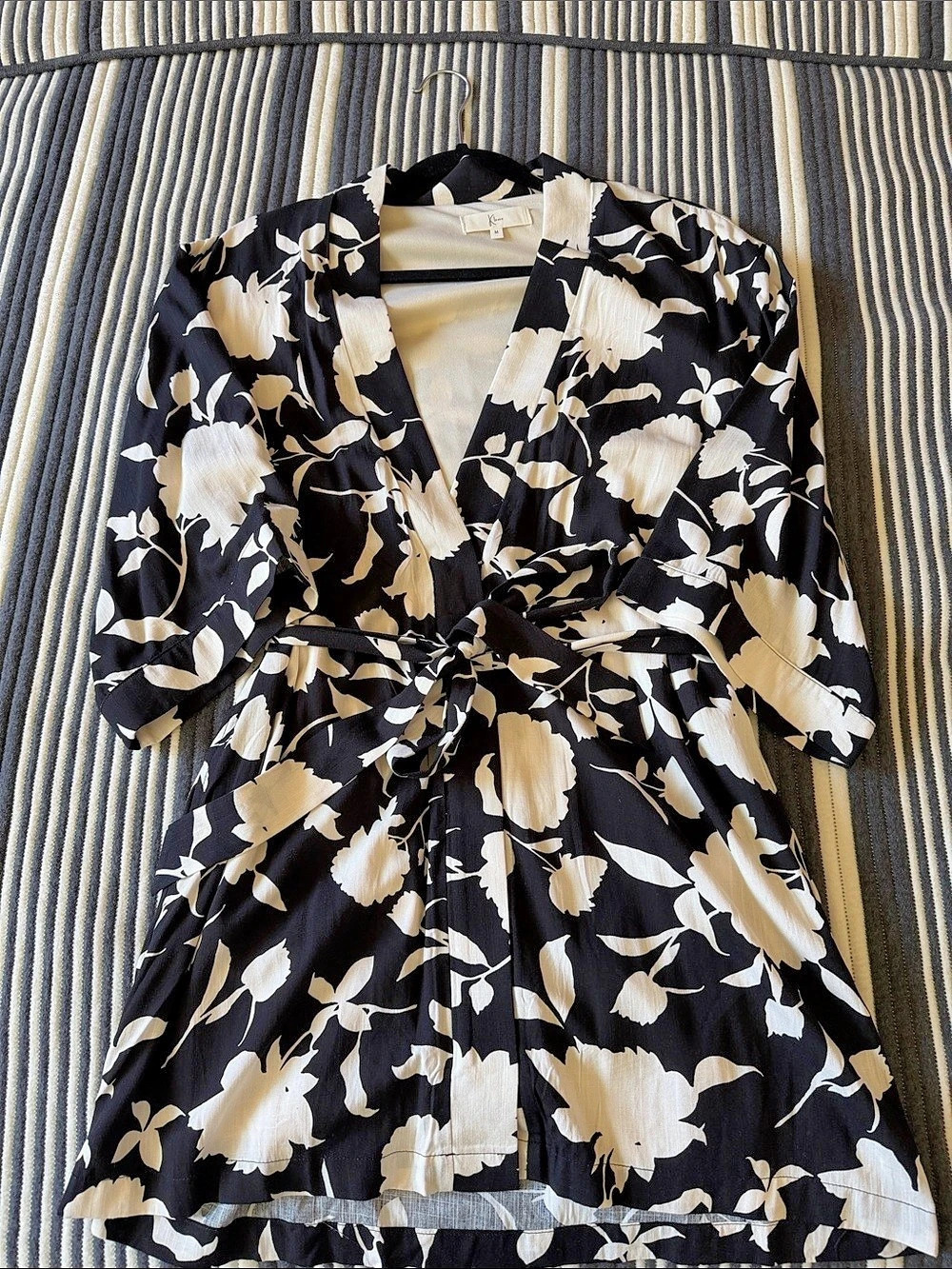 Kensie Floral Mini Dress in Black & Cream Size Medium Like New